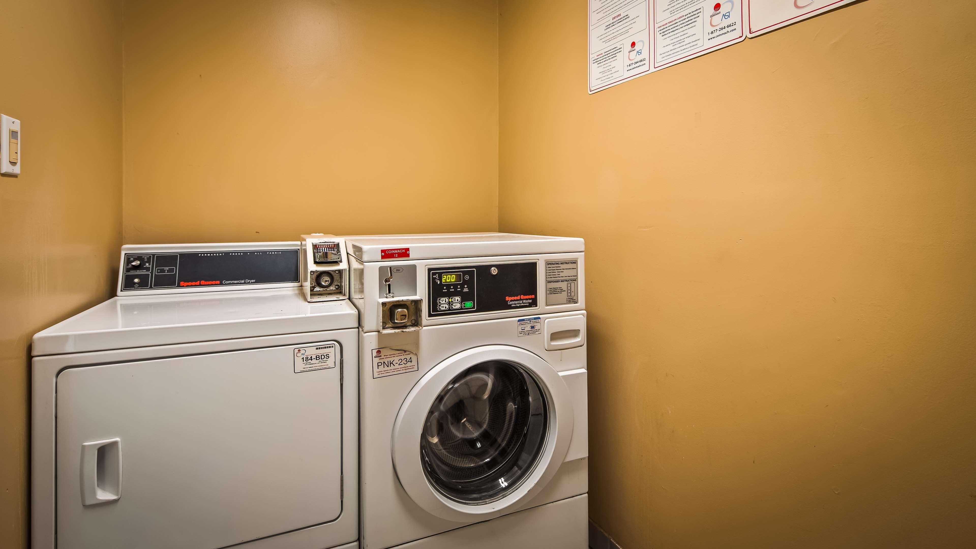 Surestay Hotel By Best Western Floresville Esterno foto