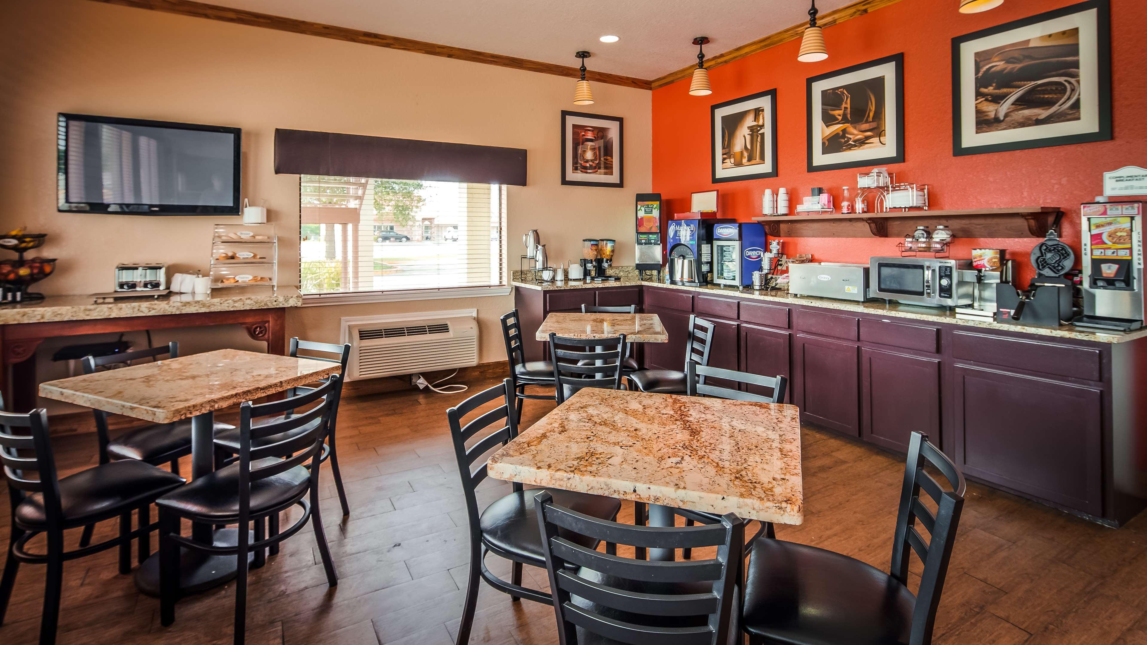 Surestay Hotel By Best Western Floresville Esterno foto