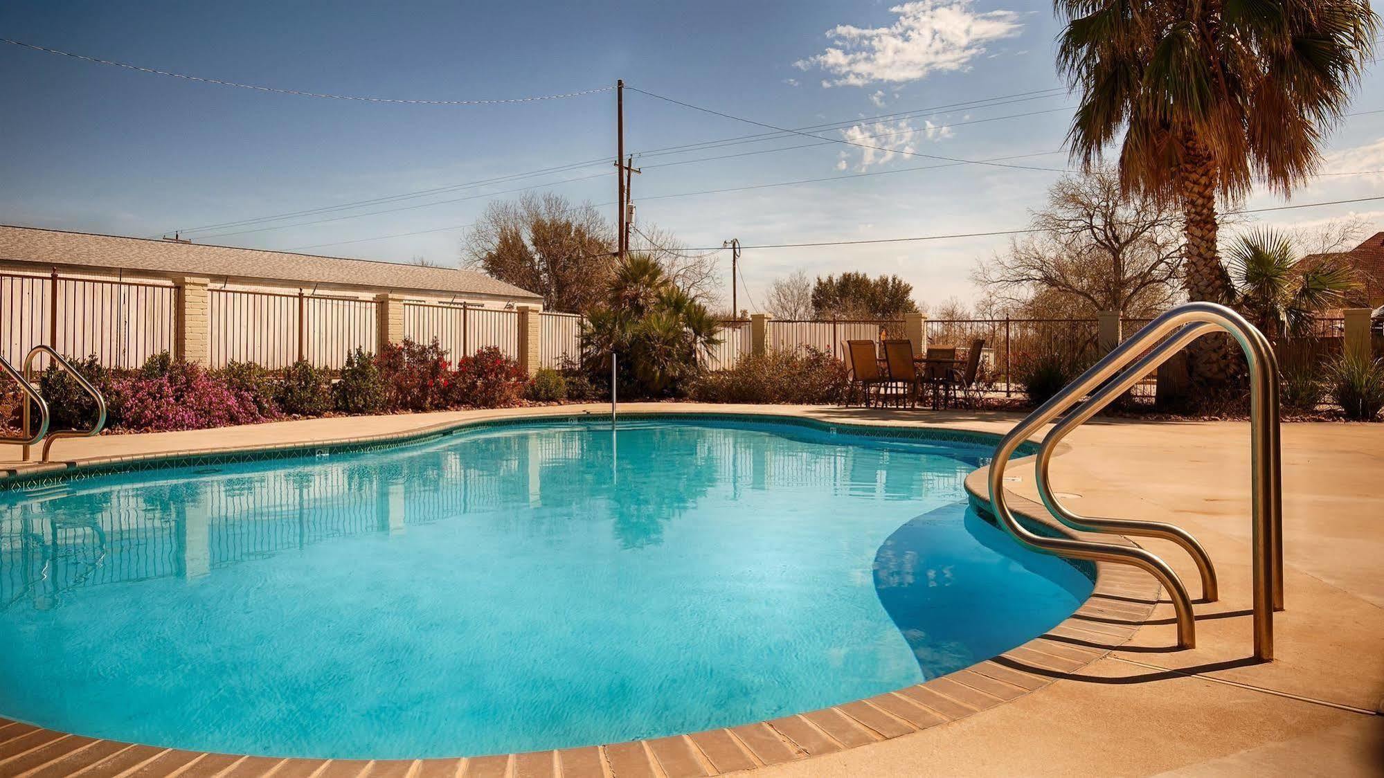 Surestay Hotel By Best Western Floresville Esterno foto