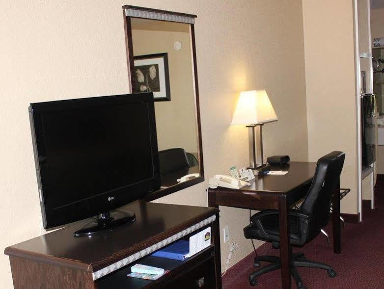 Surestay Hotel By Best Western Floresville Esterno foto