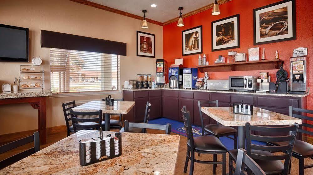 Surestay Hotel By Best Western Floresville Esterno foto