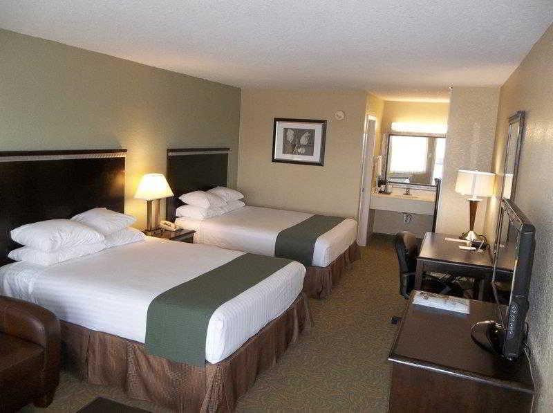 Surestay Hotel By Best Western Floresville Esterno foto